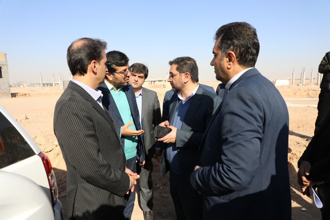 بازدید معاون وزیر راه و شهرسازی از سایت ۱۲۵ هکتاری مسکن ملی و پروژه‌های زیرساختی حمل‌ونقل شهرستان اردکان