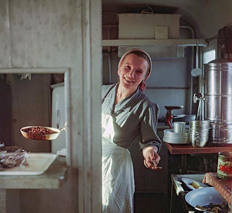 مردم در شوروی هیچ چیز را دور نمی‌ریختند و غذای اصلی‌شان سوپ کلم بود!