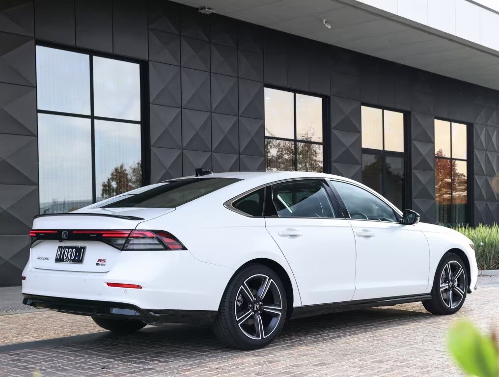 تویوتا کمری بهتر است یا هوندا آکورد؟