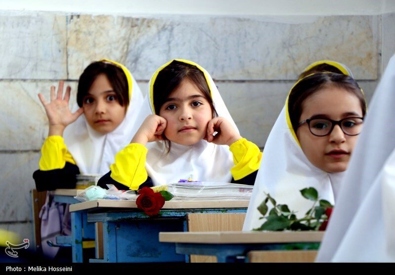 آموزش غیرحضوری لطمه بزرگی به سواد و بلوغ دانشآموزان زد/ مدل مدرسه سنتی برای آموزش مجازی کارایی ندارد؛ «معلم، دانشآموز و آموزش فدای بخشنامهها شدند»