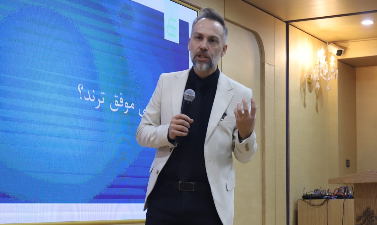 زیرآب زنی / چرا حاکمیت، مردم، افراد و سازمان ها در ایران زیرآب هم را می زنند؟ / اختلال رفتاری که بیشتر در کشورهای توسعه نیافته رایج است