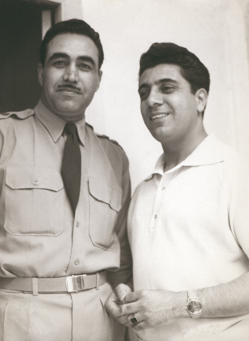 تصویری دیده نشده از «گلپا» و «ایرج» در کنار هم ۷۰ سال قبل / «ایرج» در لباس افسری