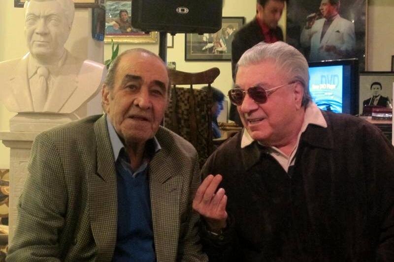 تصویری نادر از «گلپا» و «ایرج» در کنار یکدیگر از ۷۰ سال پیش/ «ایرج» با Uniform نظامی خودش ظاهر شده است. تصویری نادر از «گلپا» و «ایرج» در کنار یکدیگر از ۷۰ سال پیش/ «ایرج» با Uniform نظامی خودش ظاهر شده است.