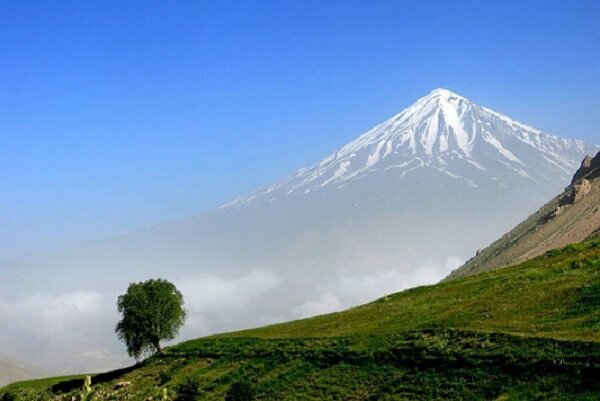 شاعری که با آرش ماندگار شد و با مهره سرخ اعتراف کرد