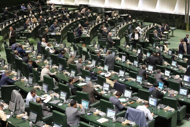 آرینمنش: بهبود وضعیت اقتصادی بدون تغییرات بنیادین در سیاست خارجی امکانپذیر نیست/ میرتاجالدینی: در وضعیت تورمی، افزایش مکرر حقوق منطقی به نظر میرسد. آرینمنش: بهبود وضعیت اقتصادی بدون تغییرات بنیادین در سیاست خارجی امکانپذیر نیست/ میرتاجالدینی: در وضعیت تورمی، افزایش مکرر حقوق منطقی به نظر میرسد.