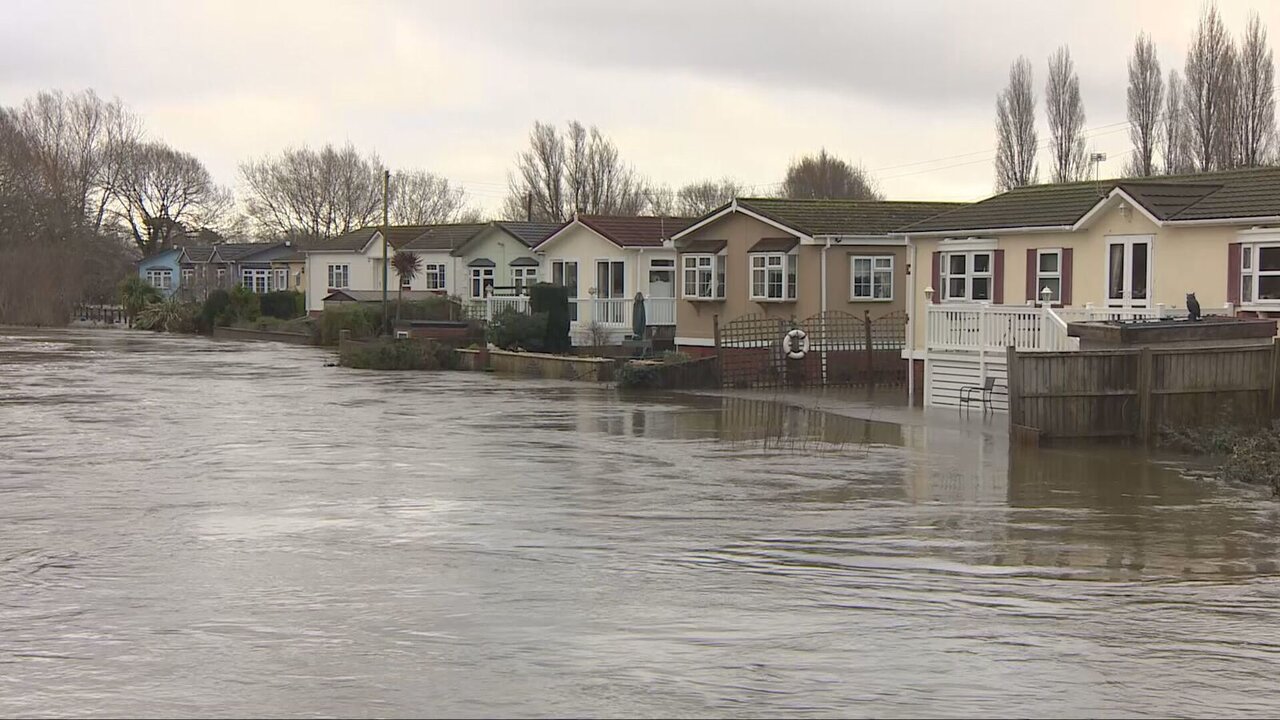 ببینید | تصاویر ترسناک از غوطهور شدن خودروها در سیل شدید پیراسیکابا