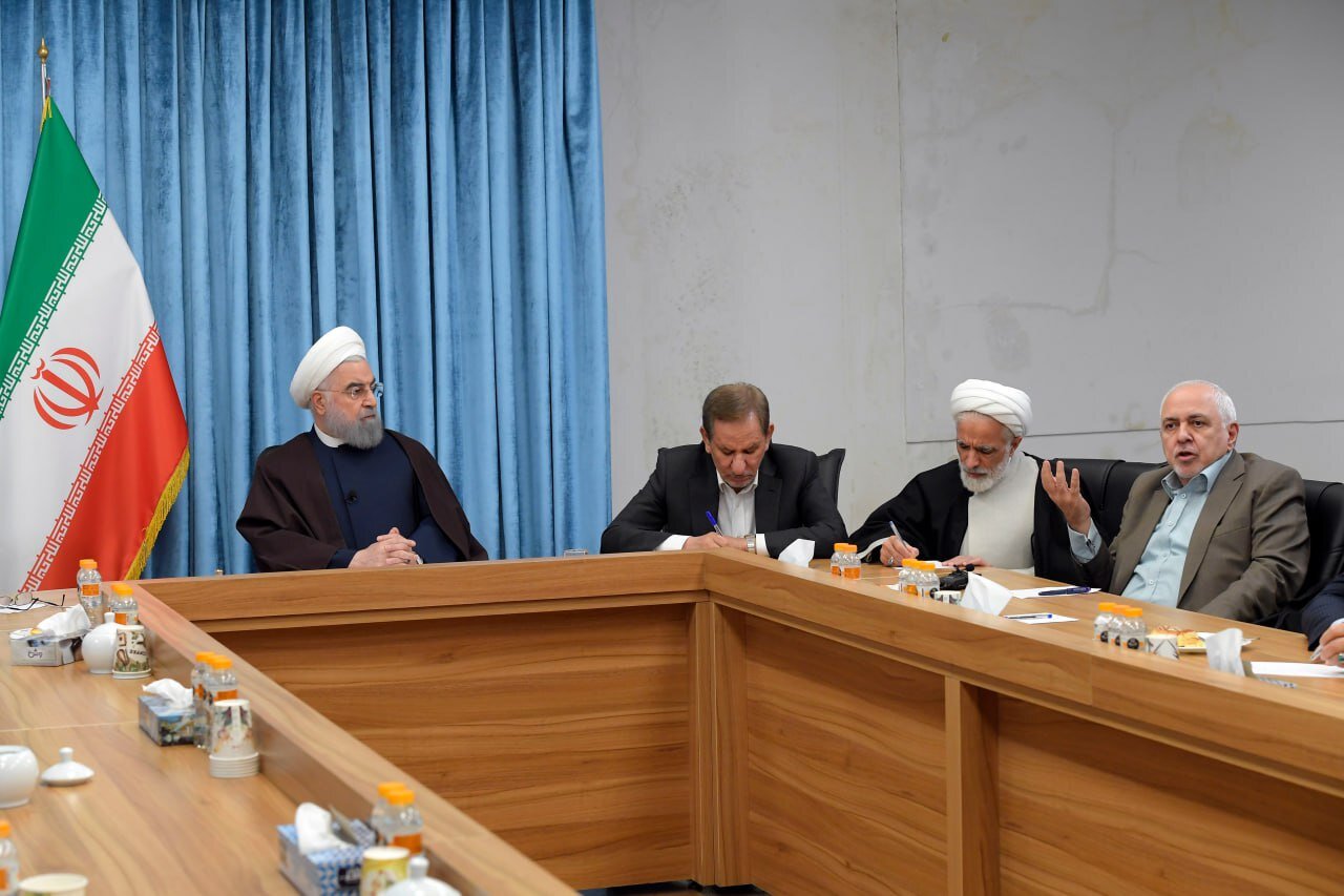 تصاویر دیدار روحانی با وزرای دولت یازدهم و دوازدهم؛ از سخنرانی ظریف تا نت برداری شریعتمداری و جنتی + عکس