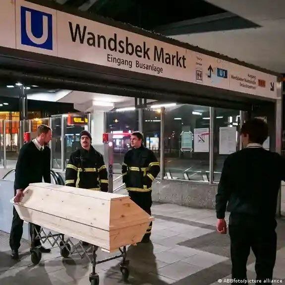 تصویری از محل به قتل رسیدن دختر ایرانی در متروی هامبورگ آلمان توسط یک مرد سودانی