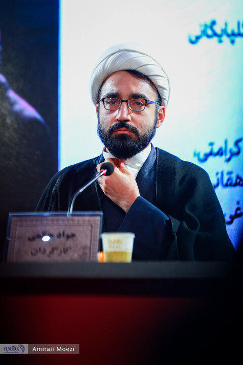 نشست فیلم غوطه‌ور