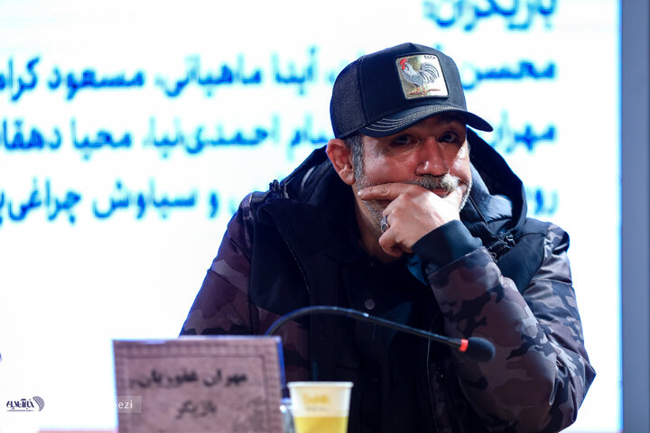 نشست فیلم غوطه‌ور