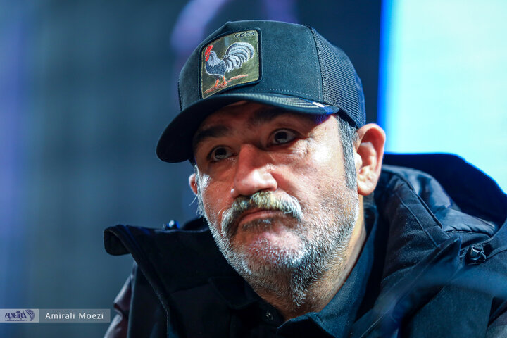 نشست فیلم غوطه‌ور