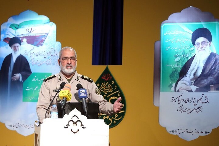 معاون اجرایی ارتش: نیروهای مسلح کشور با انسجام و اتحاد کامل در کنار هم قرار دارند. معاون اجرایی ارتش: نیروهای مسلح کشور با انسجام و اتحاد کامل در کنار هم قرار دارند.