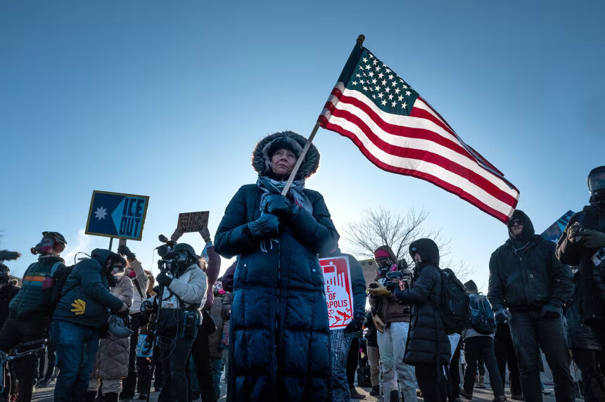 اعتراضات سراسری در آمریکا با شعار «نه کار، نه مدرسه، نه خرید» / اعتراضات علیه سرکوب مهاجران از مینهسوتا به سراسر آمریکا گسترده شد/ عکس
