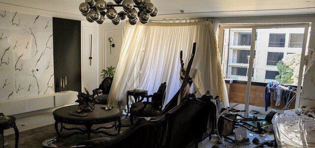 انفجار در یک مجتمع مسکونی در بندرعباس منجر به فوت یک فرد و زخمی شدن ۱۴ نفر شد. انفجار در یک مجتمع مسکونی در بندرعباس منجر به فوت یک فرد و زخمی شدن ۱۴ نفر شد.