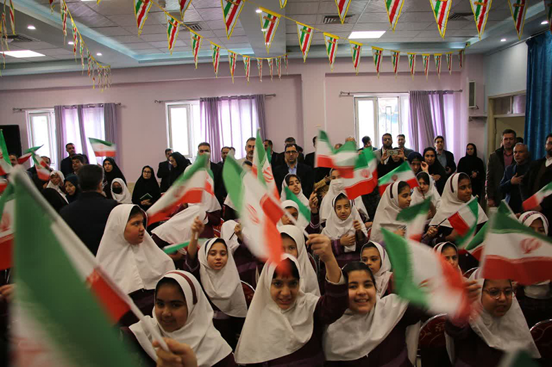 زنگ انقلاب و جشن «ایرانمون» در هزار مدرسه سمنان طنینانداز شد