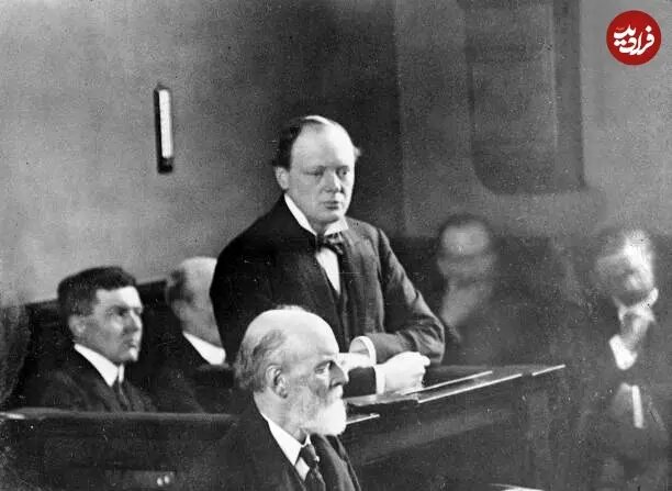 عکس/ چرچیل در جریان محاکمه آنارشیست‌های انگلیسی؛ سال ۱۲۹۰