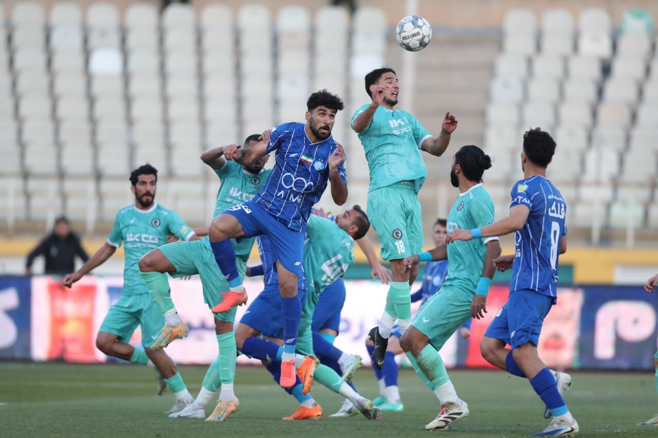 استقلال این‌گونه صدر جدول را از دست داد؛ ناکامی‌هایی که جام را از آبی‌ها می‌گیرد