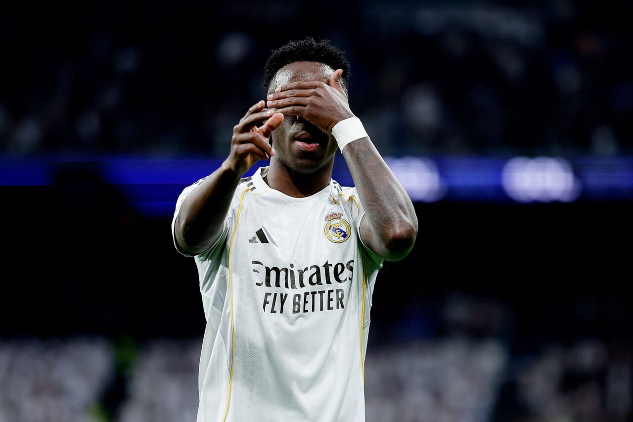 عکس | وینیسیوس با هواداران رئال آشتی کرد