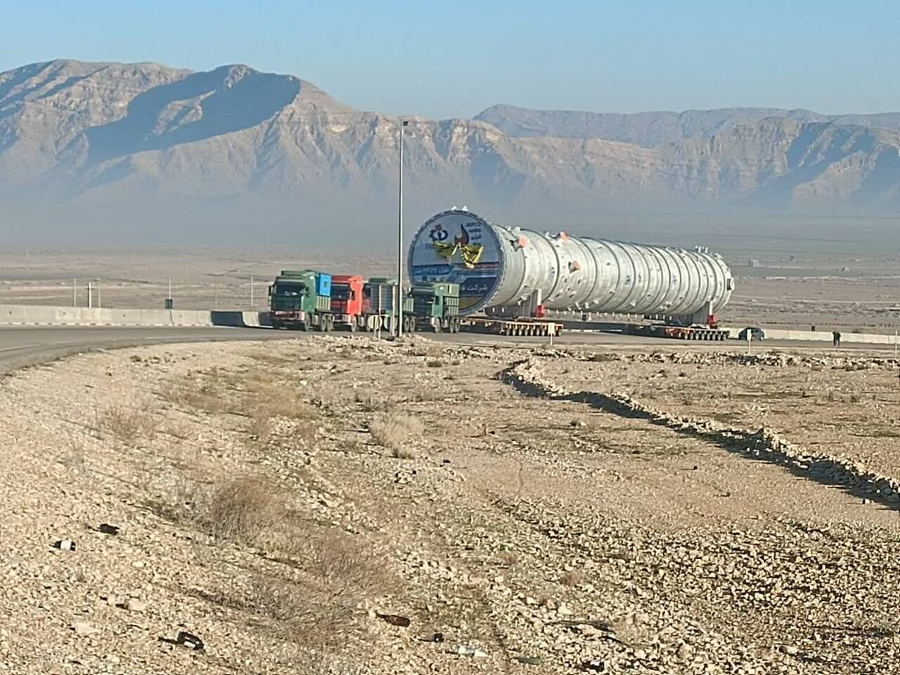 عملیات انتقال عظیمترین بار ترافیکی کشور از لارستان با کمترین اختلال در سیستم برقرسانی انجام شد. عملیات انتقال عظیمترین بار ترافیکی کشور از لارستان با کمترین اختلال در سیستم برقرسانی انجام شد.