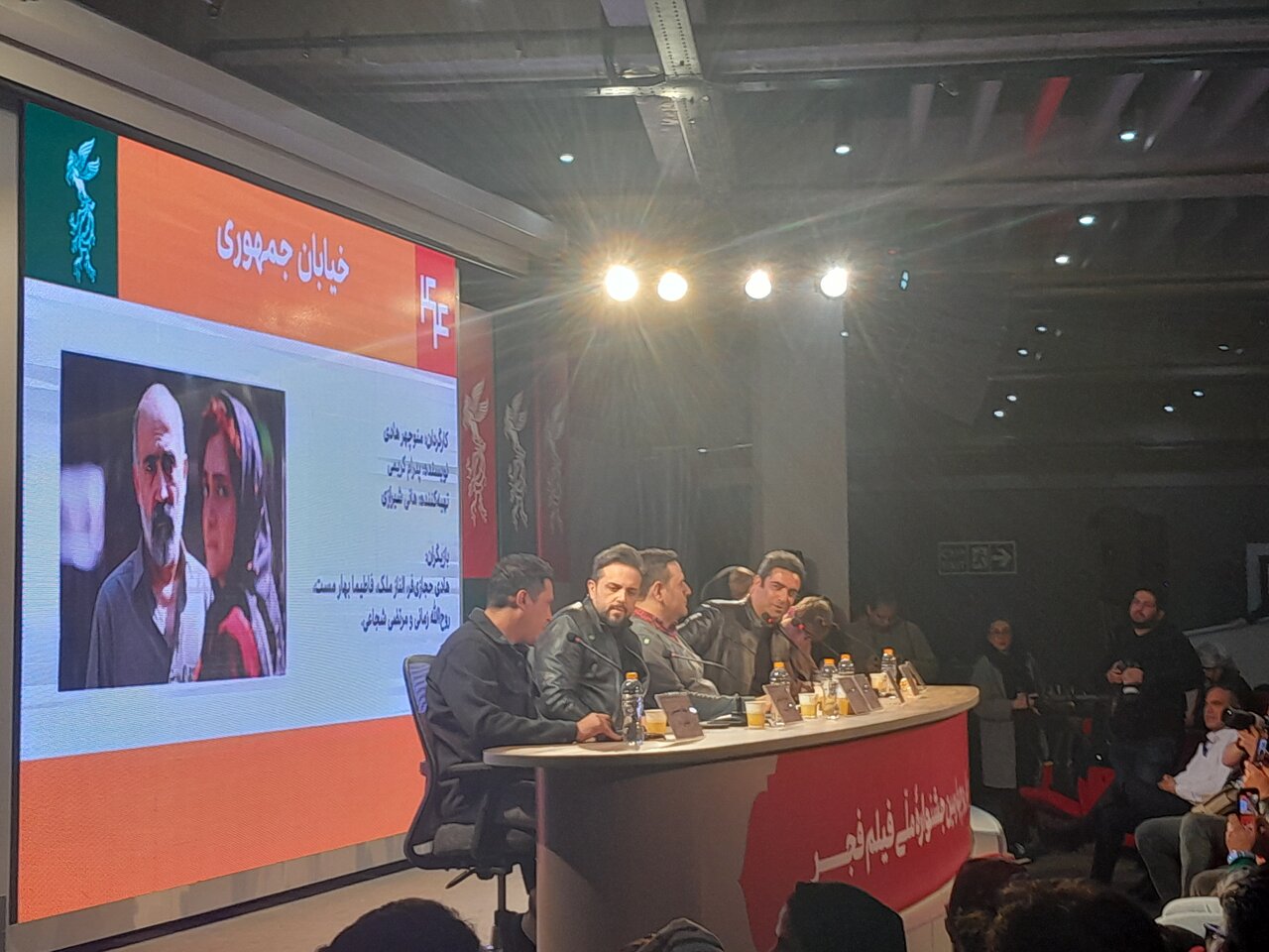 الناز ملک: از میزان انتقادات آگاه نیستم اما از فیلم خیابان جمهوری حمایت میکنم. الناز ملک: از میزان انتقادات آگاه نیستم اما از فیلم خیابان جمهوری حمایت میکنم.