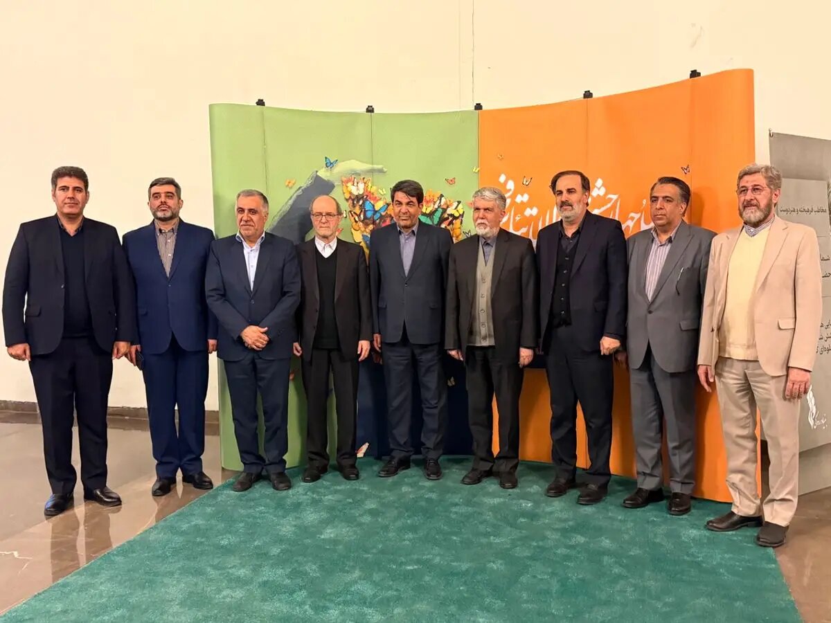 جشنواره تئاتر فجر با اعلام نام برندگان به مرحله نهایی خود ختم شد. جشنواره تئاتر فجر با اعلام نام برندگان به مرحله نهایی خود ختم شد.