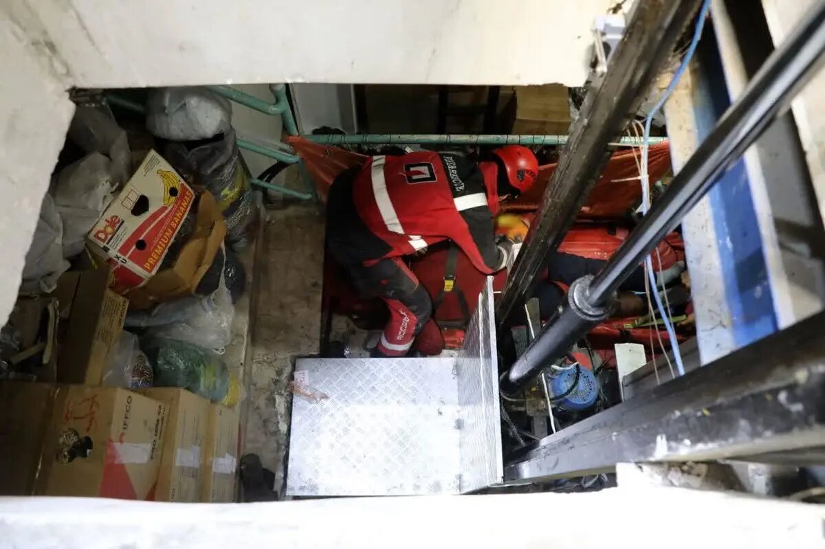 سقوط کارگری از ارتفاع به دنبال استفاده از دستگاه بالابر