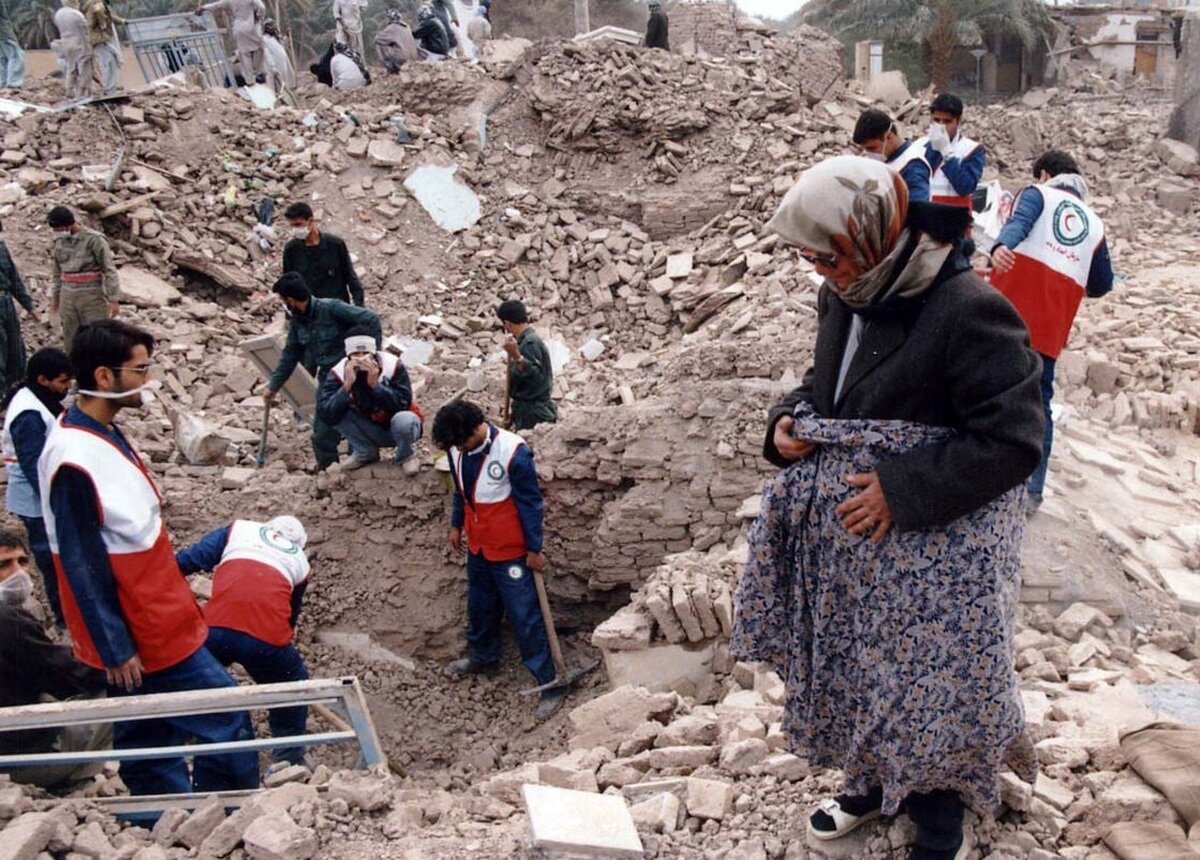 از بم تا شانزی؛ بررسی بزرگترین و خطرناکترین زلزلههای جهان/ تأثیر تحریمها بر فرآیند امدادرسانی در زلزله بم چه بود؟ از بم تا شانزی؛ بررسی بزرگترین و خطرناکترین زلزلههای جهان/ تأثیر تحریمها بر فرآیند امدادرسانی در زلزله بم چه بود؟