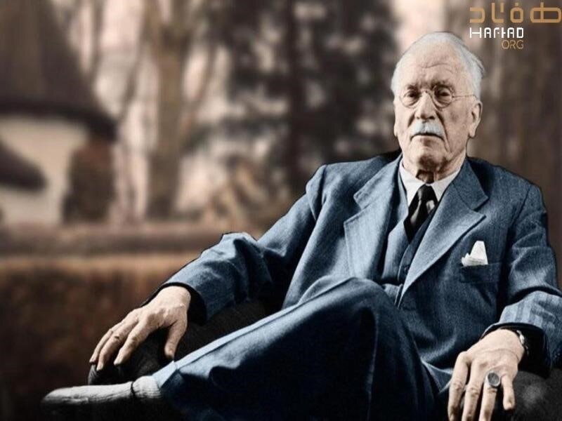 یونگ هیتلر را نتیجه کهن الگوی جبار نهفته می داند