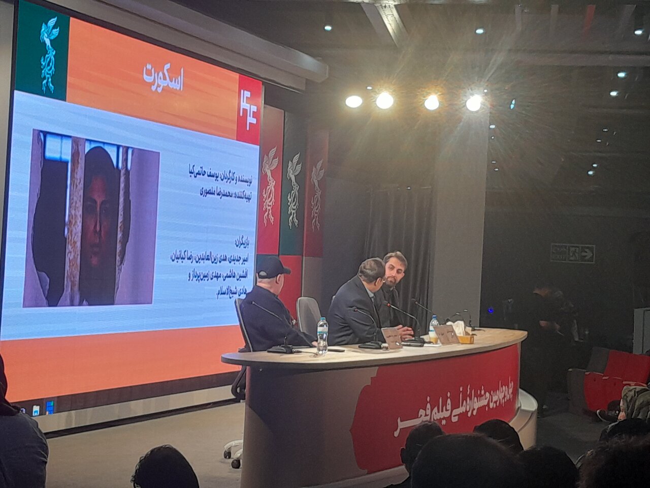 یادآوری درد انسانهایی که مجبور به شوتی بودن هستند/ یوسف حاتمیکیا در پی جانباختگان ابراز تسلیت کرد. یادآوری درد انسانهایی که مجبور به شوتی بودن هستند/ یوسف حاتمیکیا در پی جانباختگان ابراز تسلیت کرد.