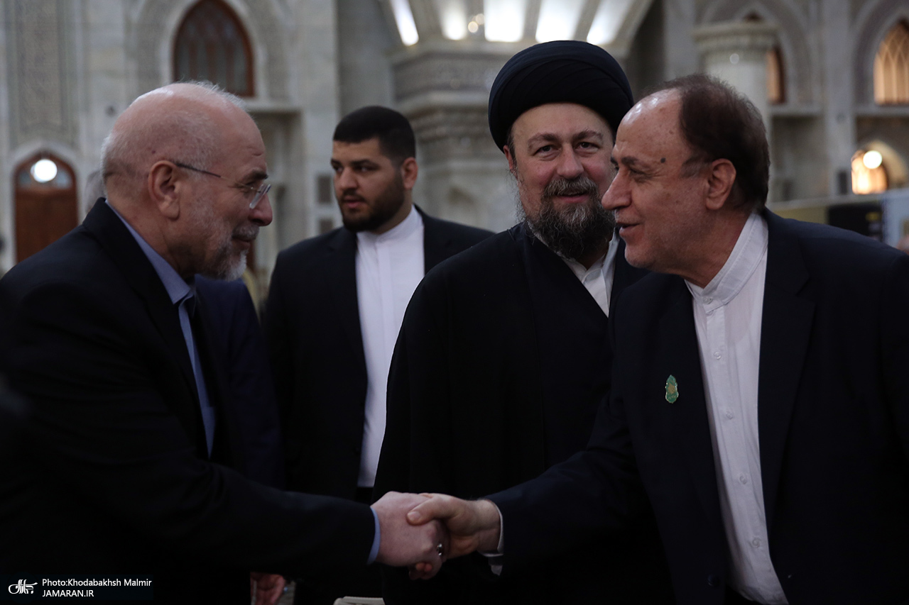 تصاویری از استقبال سید حسن خمینی از قالیباف/ خوش و بش رئیس و نایب رئیس مجلس در حرم امام