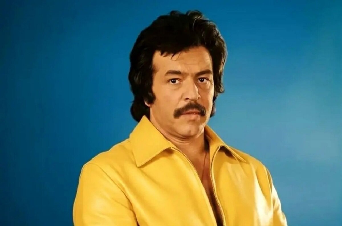 «ایرج قادری» همراه با همسرش «هما قادری» در دهه 70 به تصویر درآمدند. «ایرج قادری» همراه با همسرش «هما قادری» در دهه 70 به تصویر درآمدند.