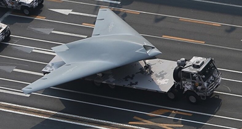 شکار پهپاد پنهان‌کار روی عرشه ناو هواپیمابر