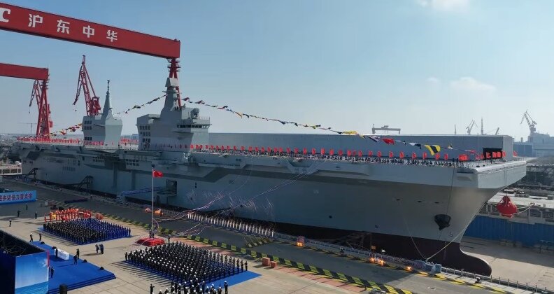 شکار پهپاد پنهان‌کار روی عرشه ناو هواپیمابر