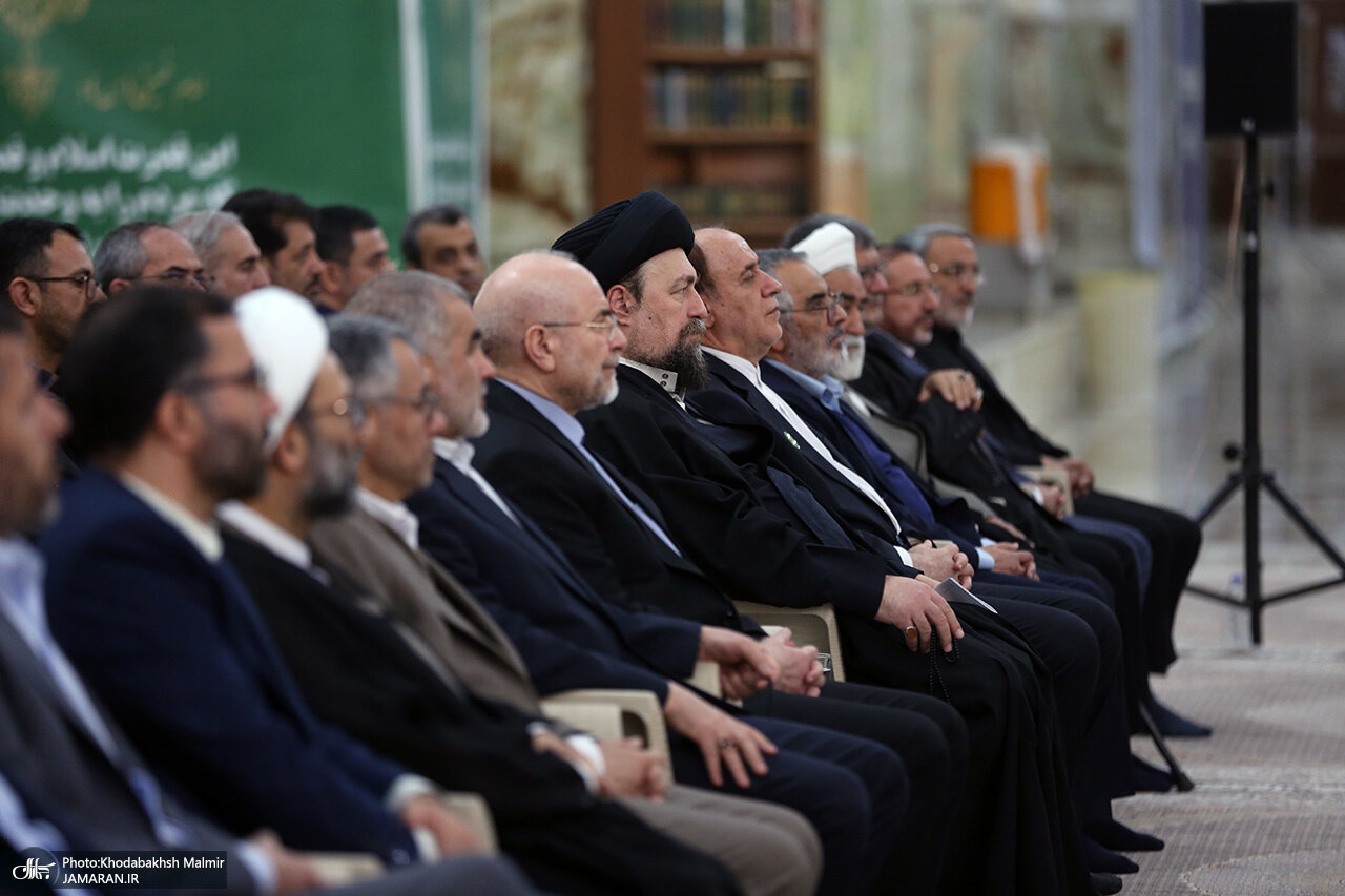 تصاویری از استقبال سید حسن خمینی از قالیباف/ خوش و بش رئیس و نایب رئیس مجلس در حرم امام