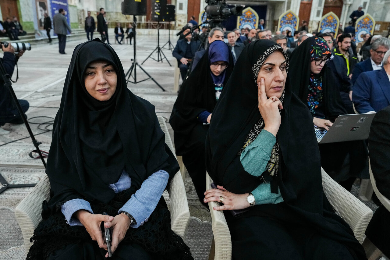 زنان نماینده در حرم بنیان‌گذار انقلاب + تصاویر