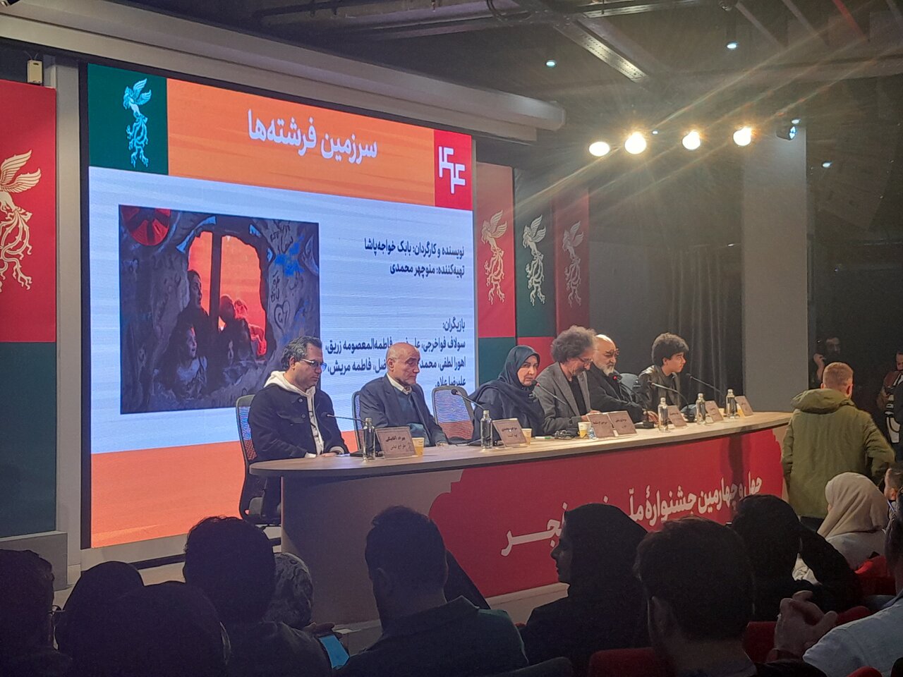 بچهها هرگز از بین نمیروند/ چگونه میتوانیم احساس درد را منتقل کنیم بدون اینکه آزاردهنده باشد؟/ سلاف فواخرجی در جشنواره بدرخشید. بچهها هرگز از بین نمیروند/ چگونه میتوانیم احساس درد را منتقل کنیم بدون اینکه آزاردهنده باشد؟/ سلاف فواخرجی در جشنواره بدرخشید.