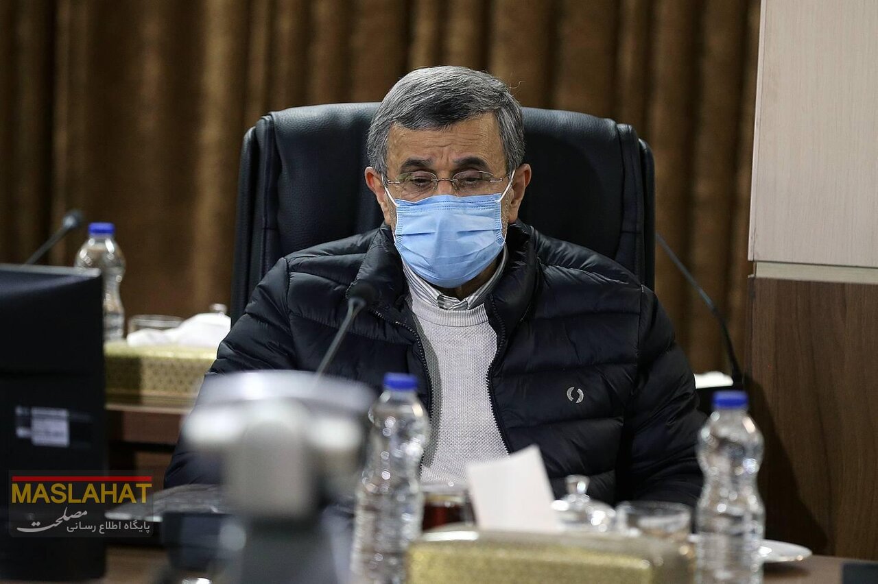 اولین عکس از احمدی نژاد بعد از ادعاها درباره دیدار با ابستین/ سعید جلیلی به مجمع نیامد؟/ خوش و بش رئیس ستاد کل نیروهای مسلح با محسن رضایی