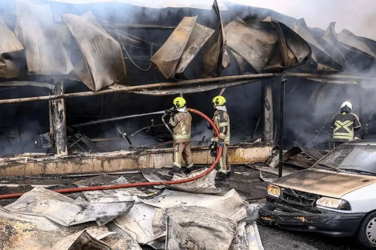 اطلاعات تازهای درباره آتشسوزی در بازارچه جنت منتشر شد. اطلاعات تازهای درباره آتشسوزی در بازارچه جنت منتشر شد.