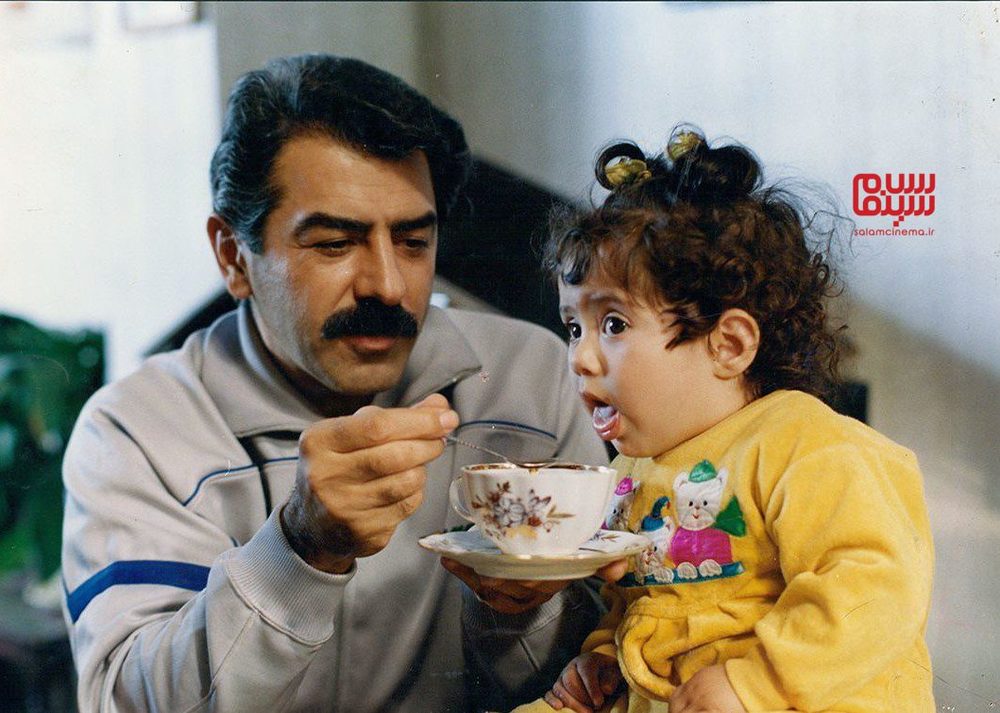 آتنه فقیه نصیری در 23 سالگی و در دومین فیلم اش در کنار علیرضا خمسه ؛ سال 70