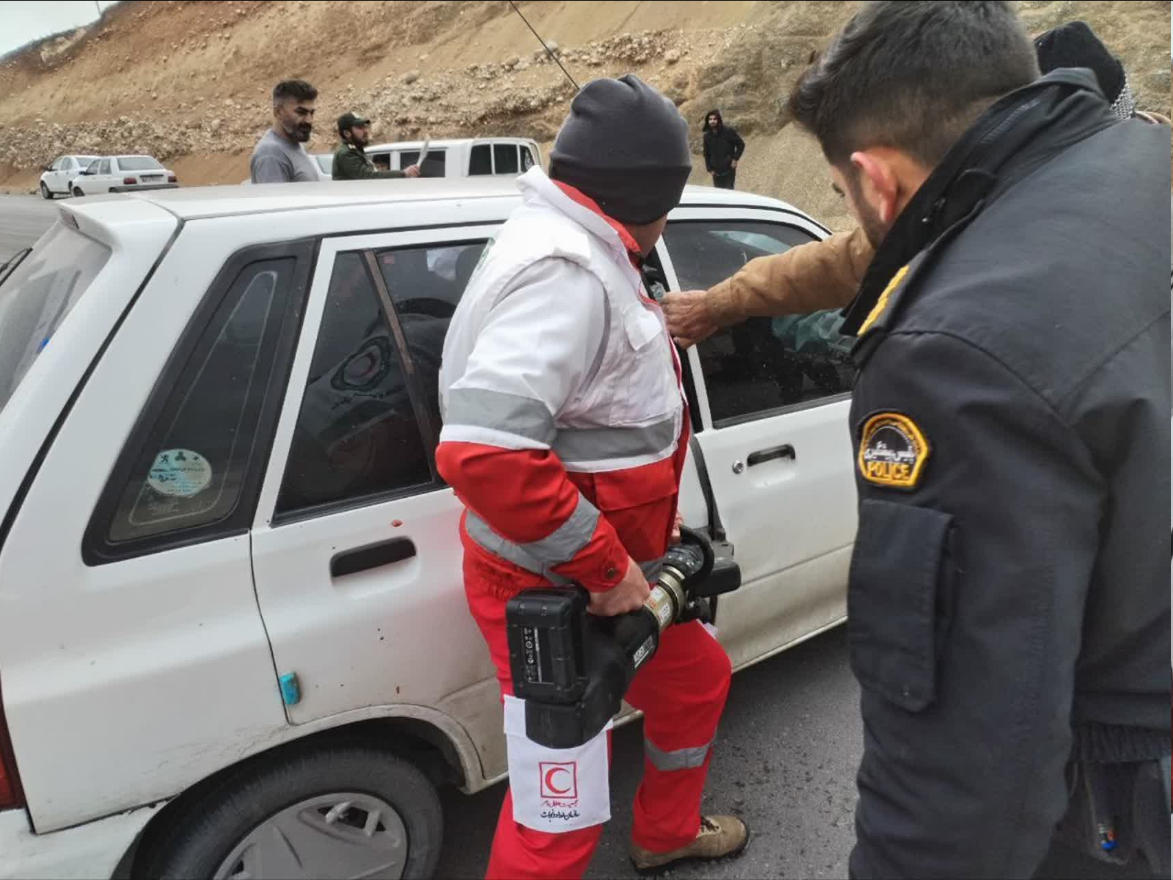 امدادرسانی هلال احمر چهارمحال و بختیاری به ۵ مصدوم حادثه رانندگی درمحور بروجن به لردگان