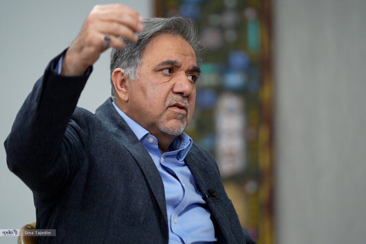 تنها راه نجات کشور بازگشت به زنجیره ارزش جهانی است / ما دژی دور خودمان کشیده‌ایم / مشکل اصلی ما تحریم است