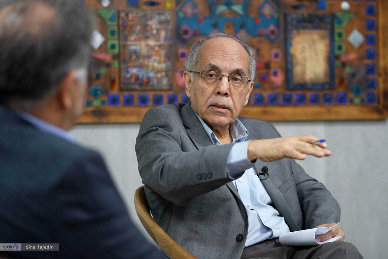 تنها راه نجات کشور بازگشت به زنجیره ارزش جهانی است / ما دژی دور خودمان کشیدهایم / مشکل اصلی ما تحریم است