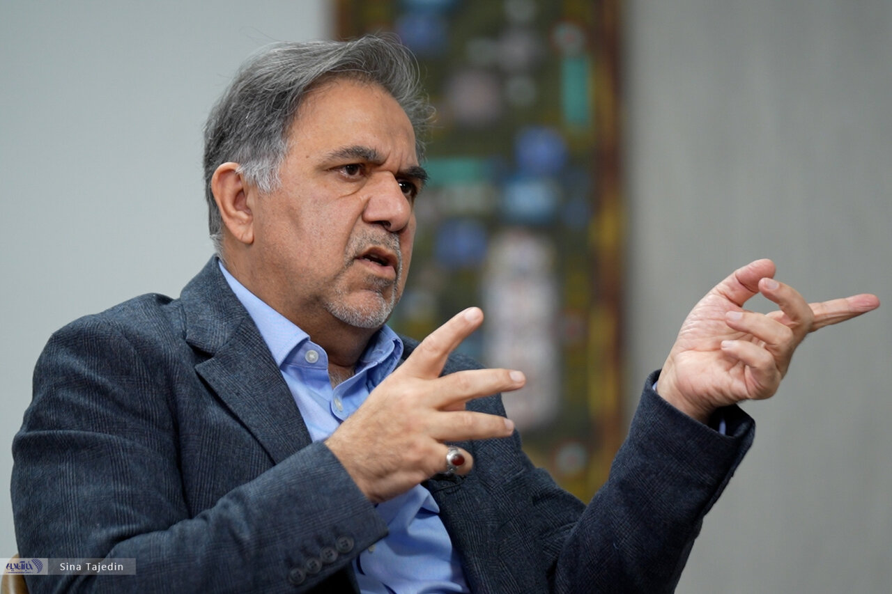 تنها راه نجات کشور بازگشت به زنجیره ارزش جهانی است / ما دژی دور خودمان کشیده‌ایم / مشکل اصلی ما تحریم است