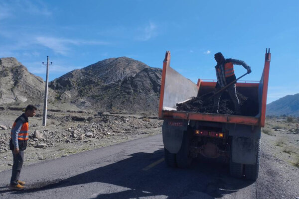 آغاز فعالیتهای ترمیم و بهسازی جاده در محور میناب به بشاگرد آغاز فعالیتهای ترمیم و بهسازی جاده در محور میناب به بشاگرد