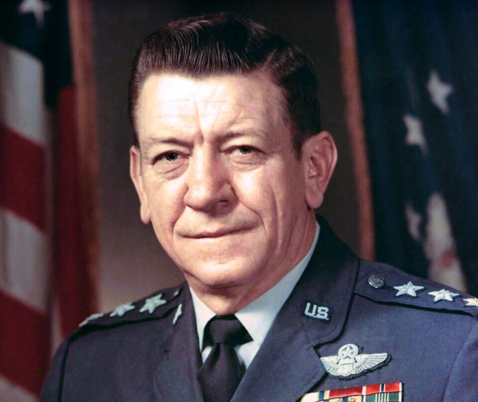 پایان موفقیتآمیز ماموریت هایزر در ایران اعلام شد؛ ۱۸ بهمن ۵۷ پایان موفقیتآمیز ماموریت هایزر در ایران اعلام شد؛ ۱۸ بهمن ۵۷