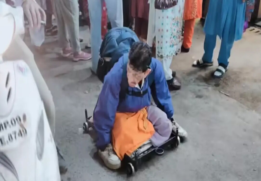 باور میکنی این گدا سه خانه و چند خودرو داشته باشد؟/ عکس