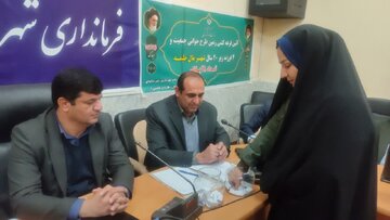 بستر خانه‌دار شدن ۲۸ خانواده فلاردی در قالب طرح جوانی جمعیت فراهم شد/ قرعه‌کشی پلاک‌های مسکونی در مال‌خلیفه برگزار شد