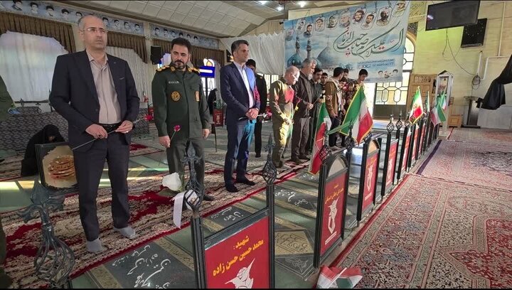 غبار روبی و عطر افشانی قبور شهدا در شهرستان میبد