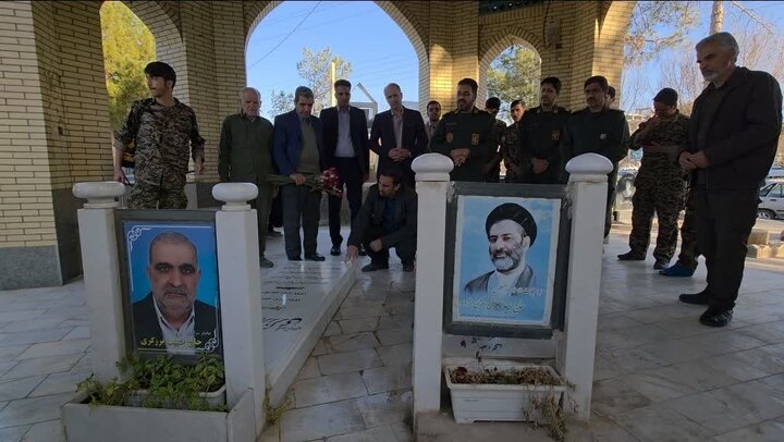 غبار روبی و عطر افشانی قبور شهدا در شهرستان میبد