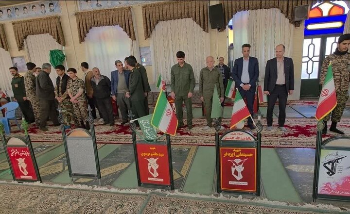 غبار روبی و عطر افشانی قبور شهدا در شهرستان میبد